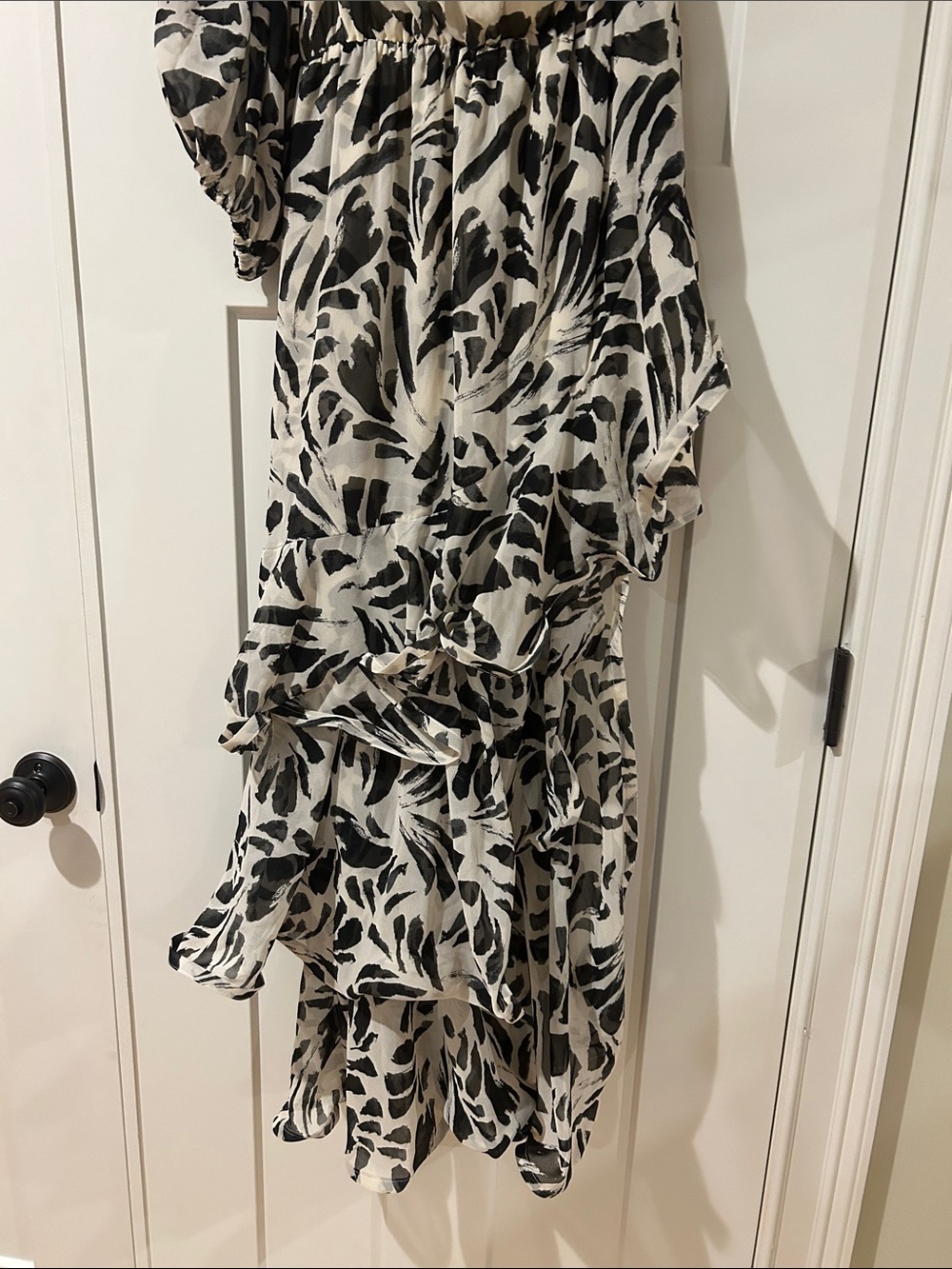 One-Shoulder Black and White Leaf-Print Ruffle Dress - Picture 3 of 6